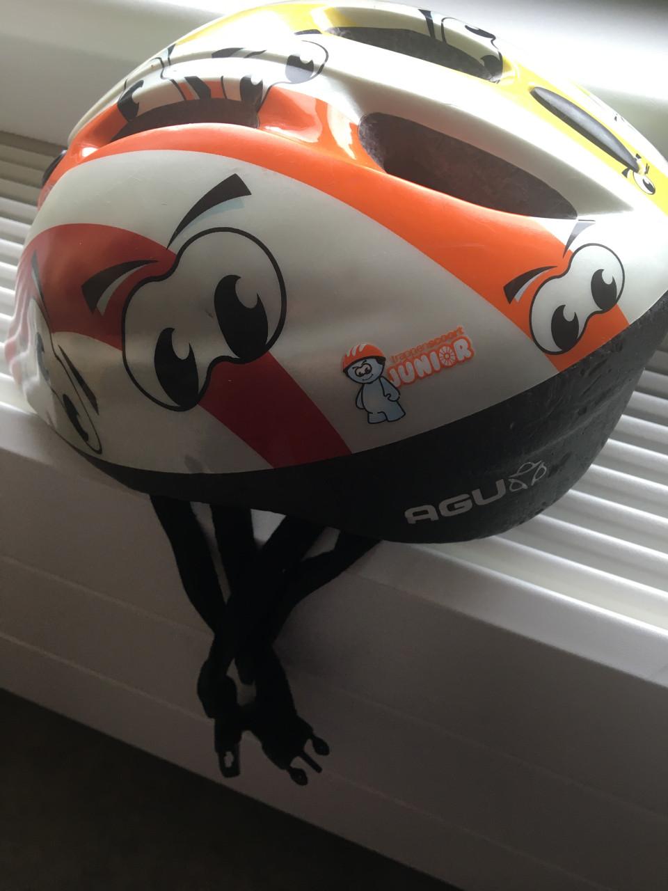 Degelijke Zijwieltjes en AGU Fietshelm Kind