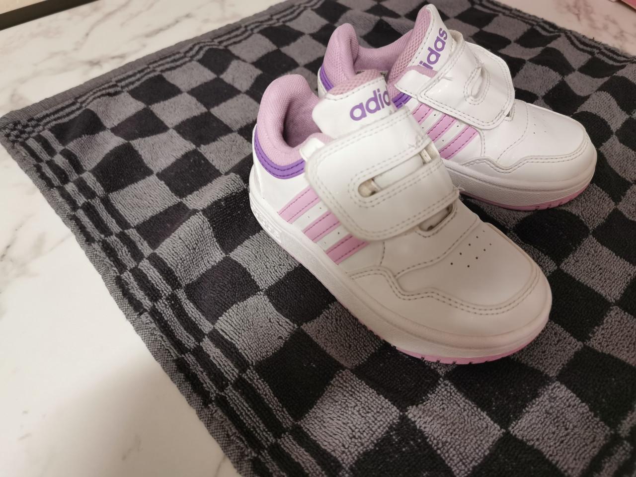 Unicorn laarsjes en adidas sneakers met klittenband mt 24