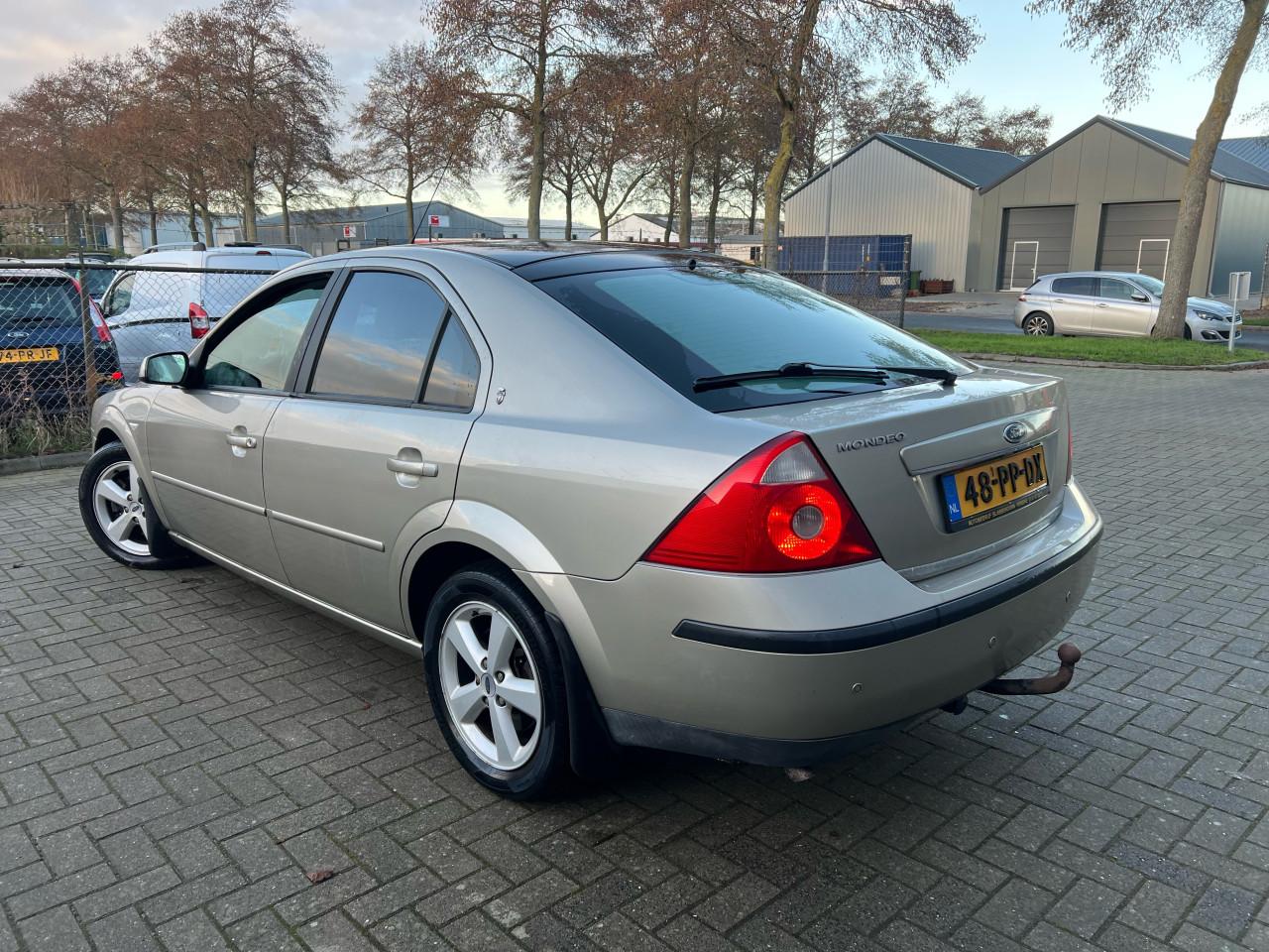 Ford Mondeo 2.0-16V Futura Automaat Jaar Apk
