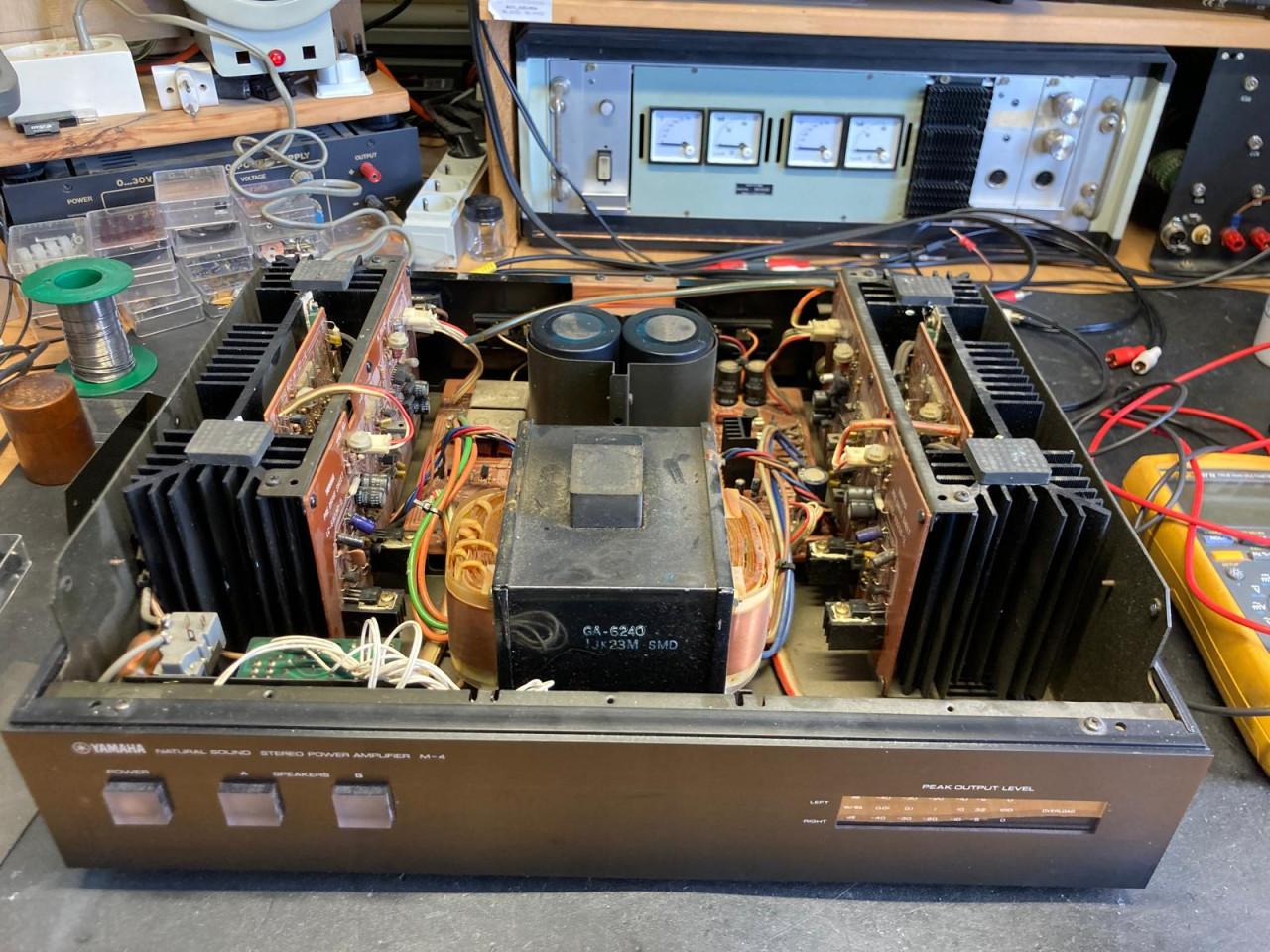 Yamaha M-4 2x 120 Watt vintage eindversterker defect