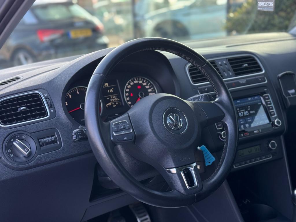 Volkswagen Polo 1.4-16v style * cruise control * panoramadak * carplay