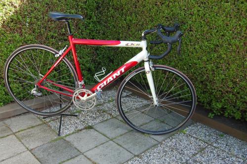 RACEFIETS - NIEUWE BANDEN  * * *