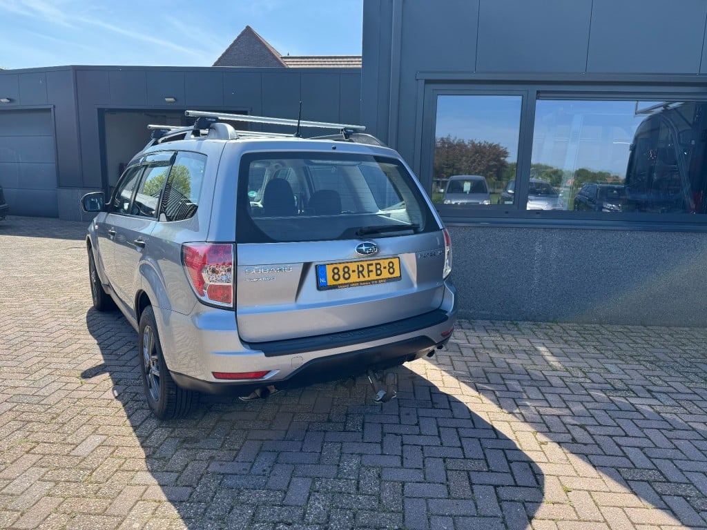 Subaru Forester 2.0 x intro