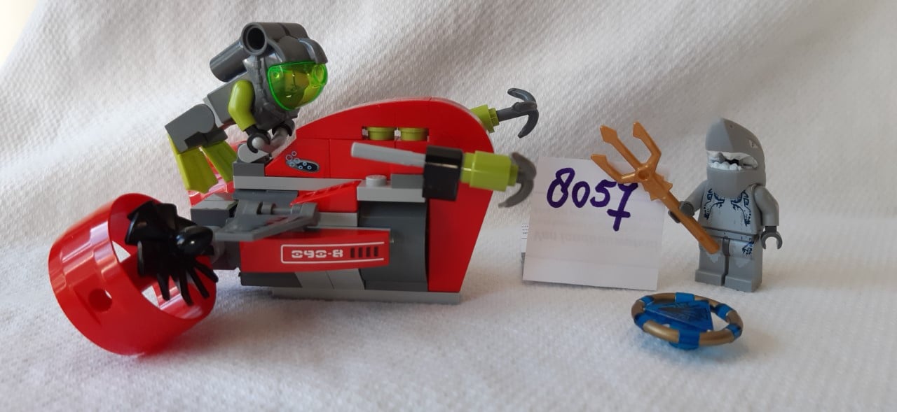 LEGO Atlantis 8057: Slag bij het scheepswrak  2 figuren.