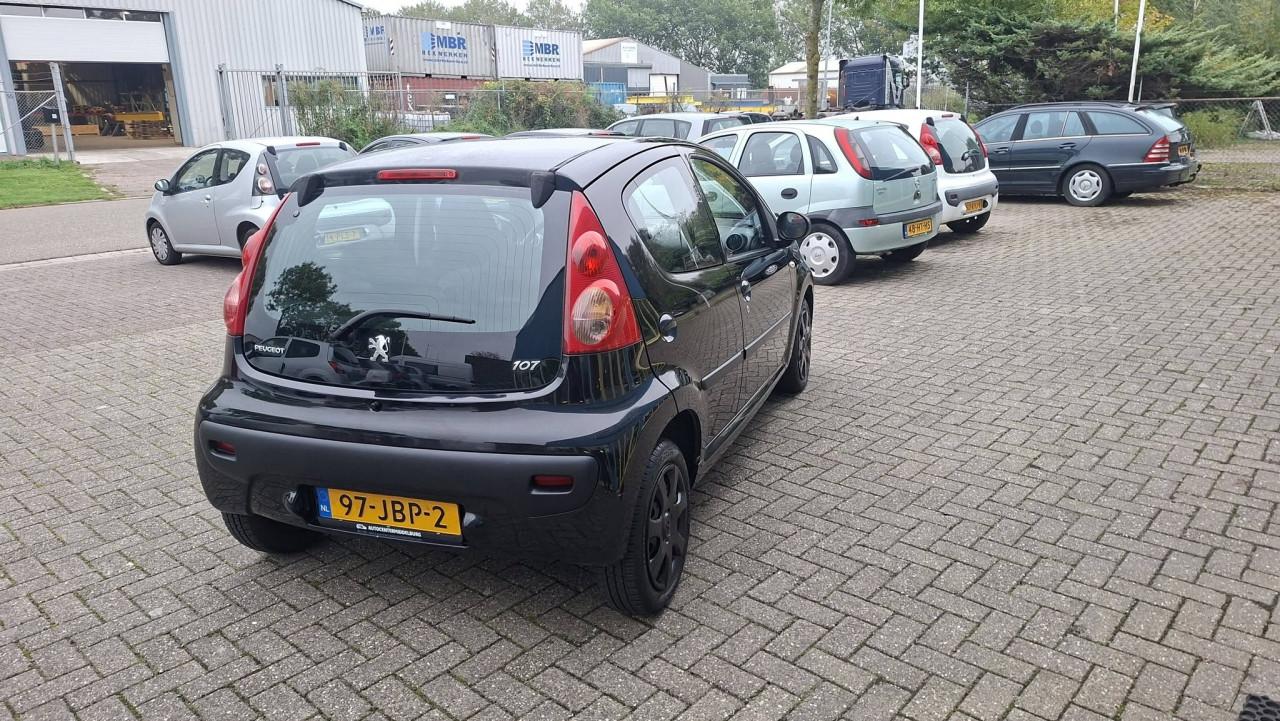 Peugeot 107 1.0 12v Sublime 5deurs bj: 2009 airco apk 2027