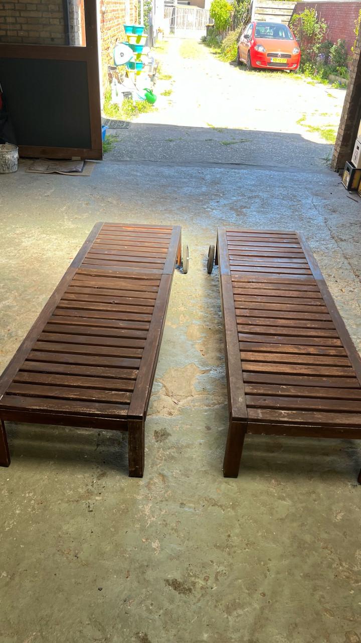 Twee IKEA Applaro ligbedden