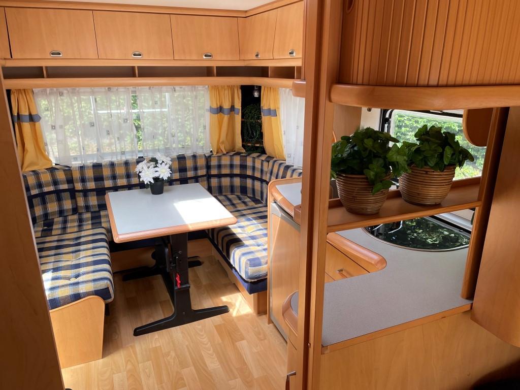 Hobby de Luxe 460 Ufe met mover