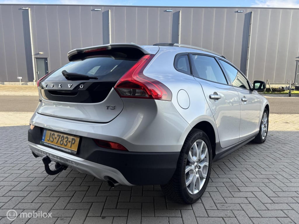 Volvo V40 cross country 2.0 t3 momentum