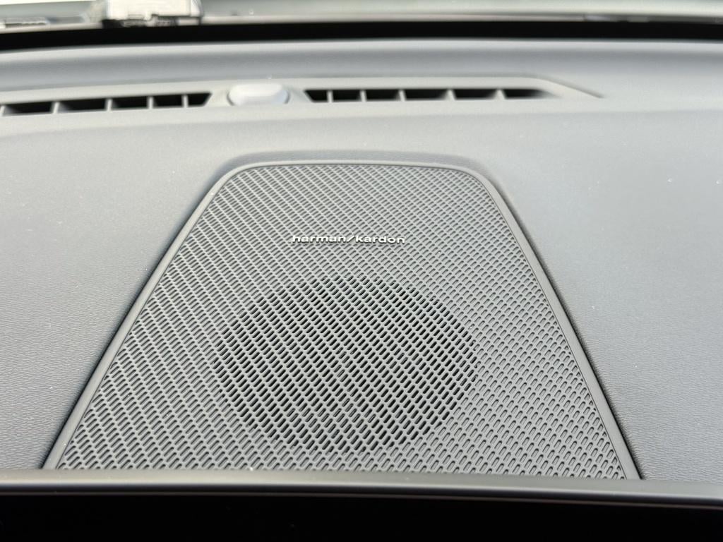 Volvo XC60 t6 398pk recharge dark black edition| panodak| luchtvering| trek