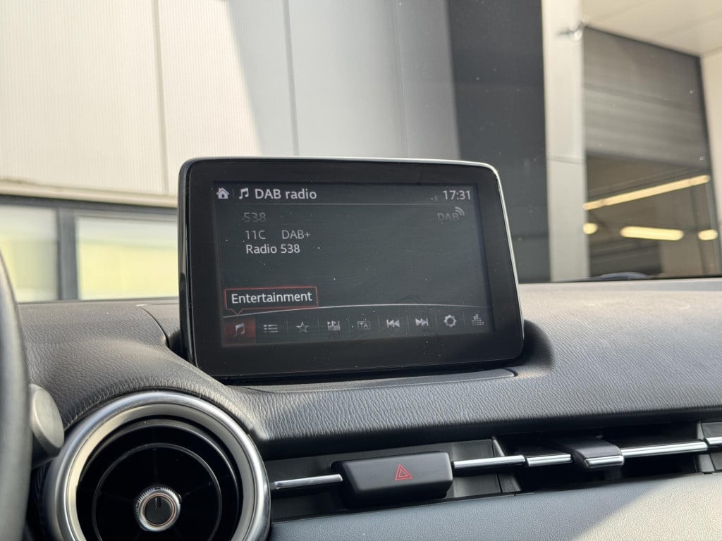 Mazda 2 1.5 skyactiv-g signature | navigatie | 360° camera | head-up displa