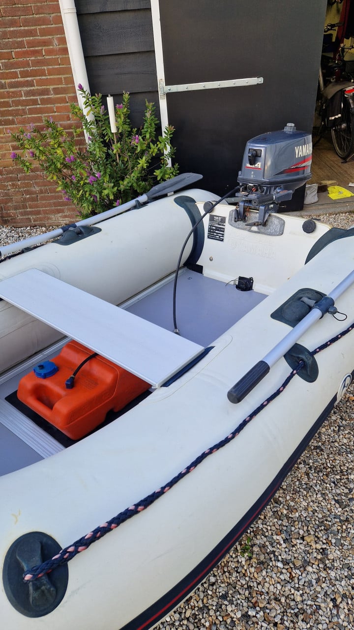 Yam 265S rubberboot met Yamaha 4 pk buitenboordmotor
