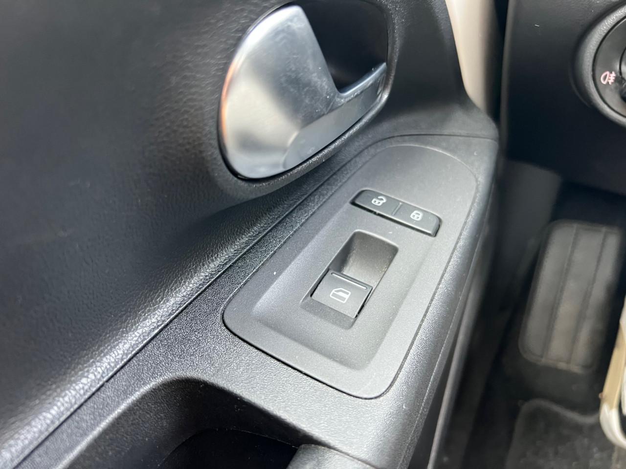 Als nieuw, VW Up uit 2013 met slechts 67.000 km Panoramadak!!