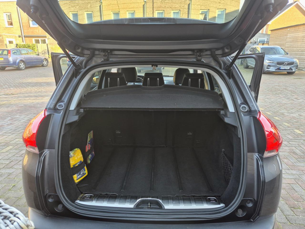 Peugeot 2008 Allure Premium 1.2 Vti