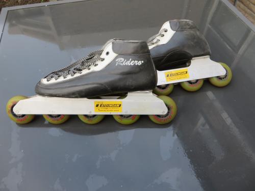 Te koop  1 paar skeelers mt 42    25 euro