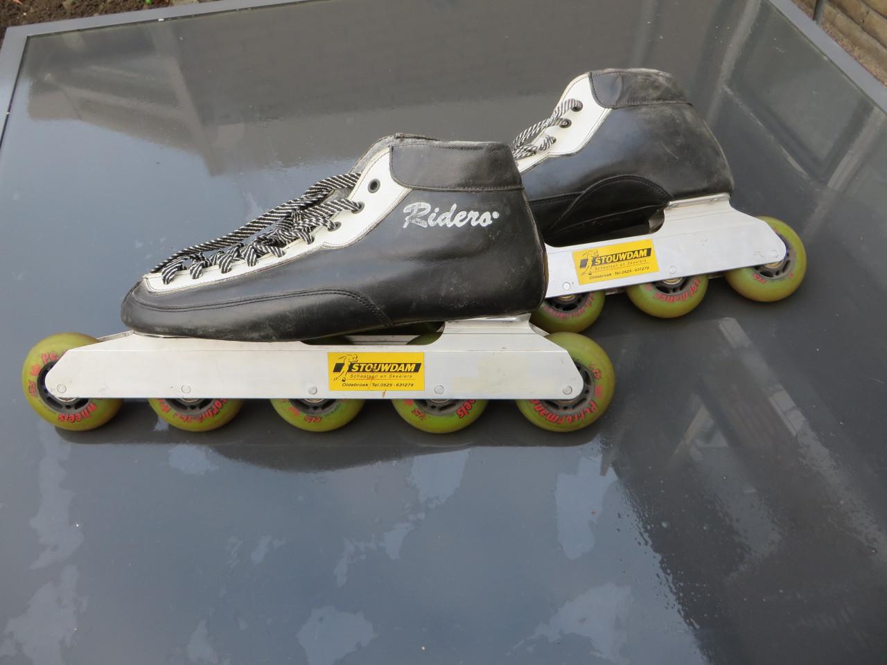 Te koop  1 paar skeelers mt 42    25 euro