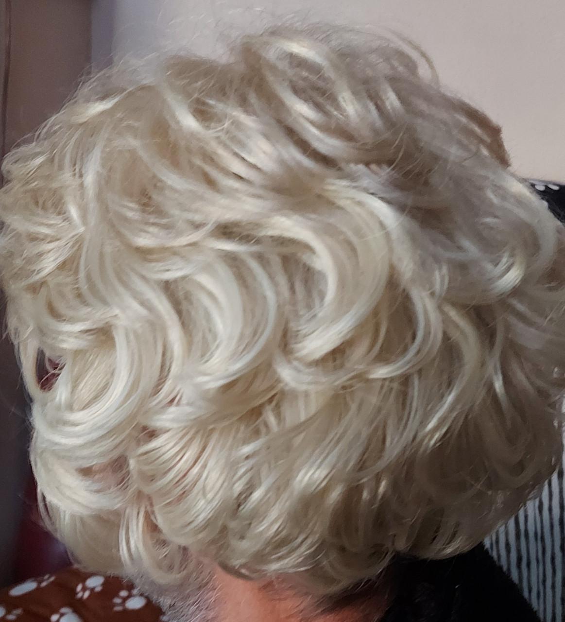 Korte pruiken. NIEUW