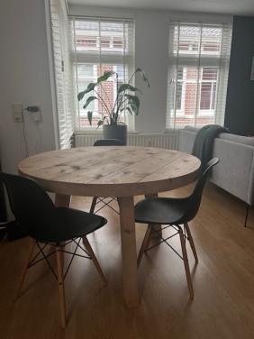 Massief houten ronde eettafel