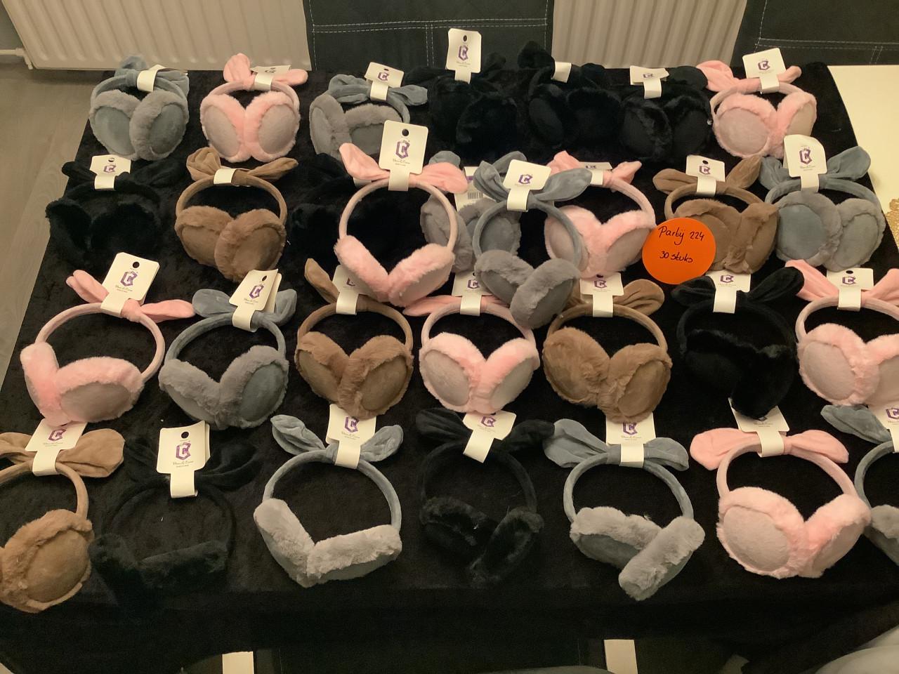 Partij super leuke oorwarmers. ( partij 224)