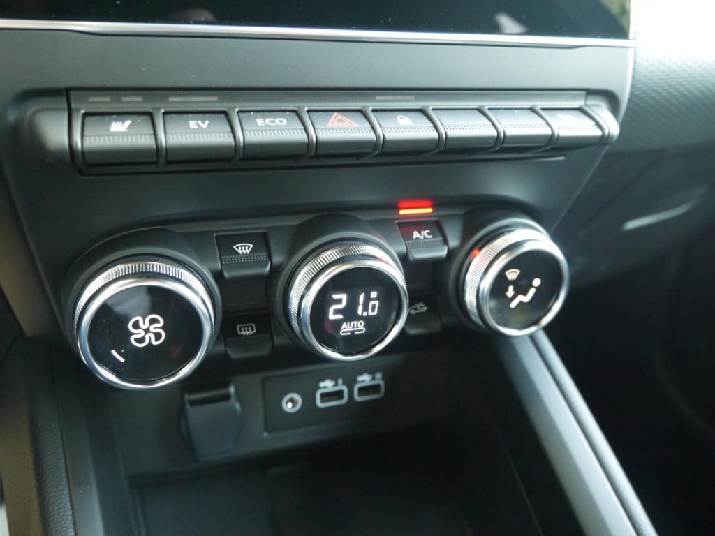 Mitsubishi Colt 1.6 hev intense+