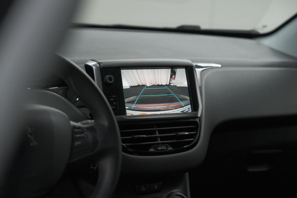 Peugeot 208 puretech 82 active | camera | apple carplay | airco