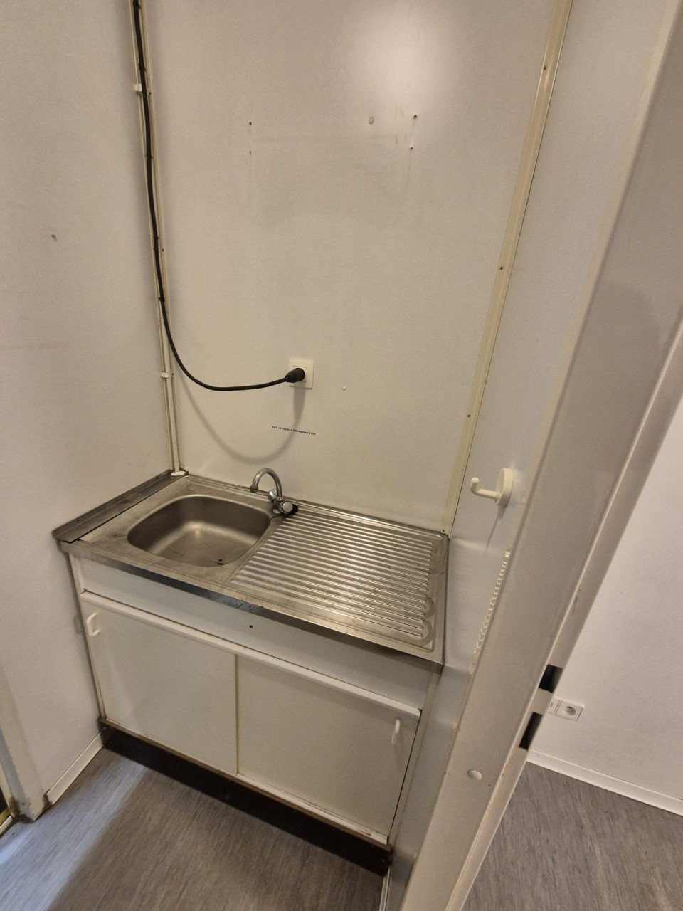 Kantoorunit / bouwkeet / woonunit 6x3m met keuken en toilet