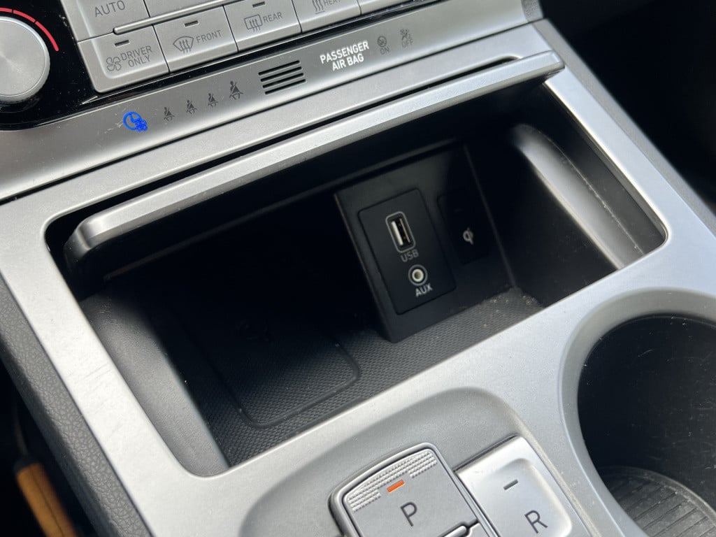 Hyundai Kona ev premium 64 kwh - 18 inch | head-up display | stoel- & stuur
