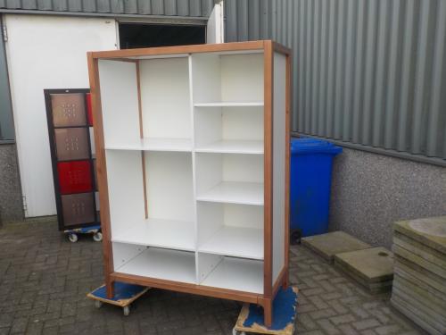 In zeer goede staat wandmeubel zonder deuren