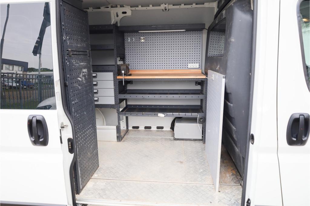 Peugeot Boxer 330 2.2 bluehdi 140 l2h2 premium volle inrichting i trekhaak 
