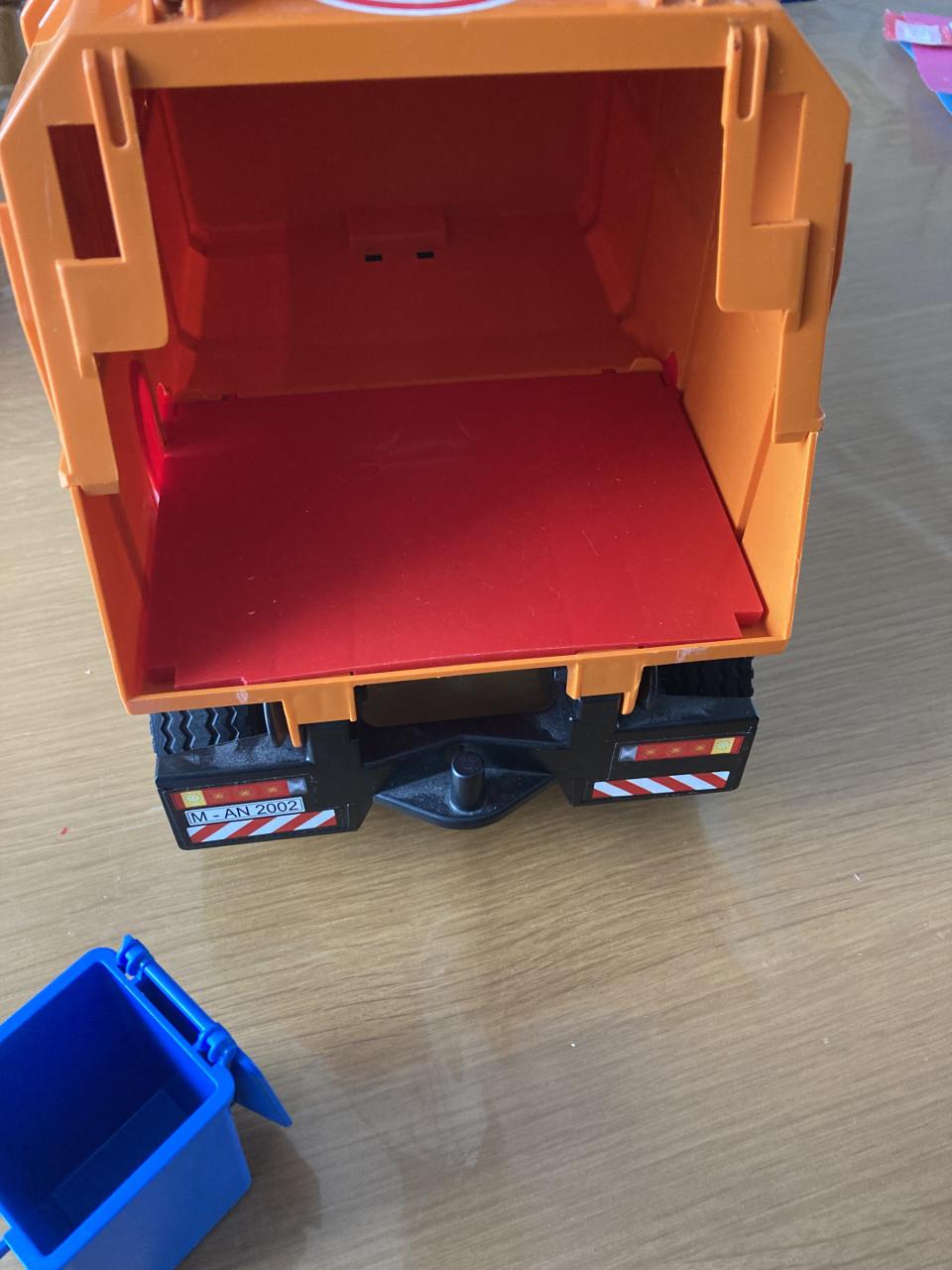 Bruder vuilnisauto met 2 kliko's