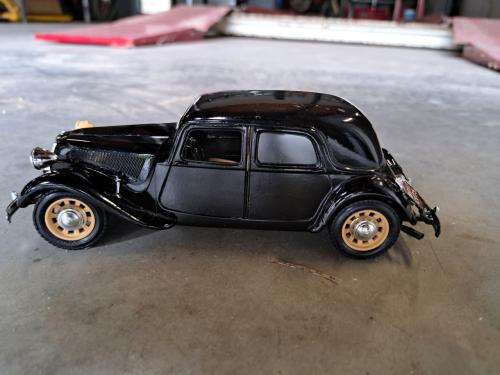 Modelauto Citroen T.A. 15 cv 1:24