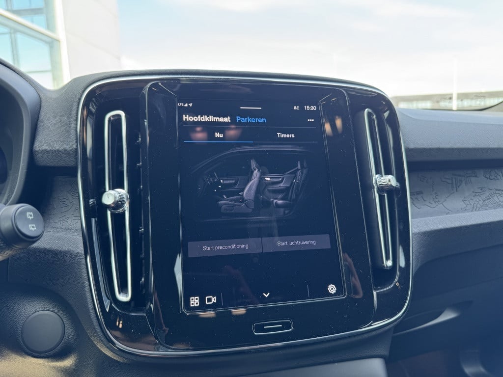 Volvo XC40 extended plus 252pk 82 kwh| trekhaak| adap.criuise| stoel.verw|