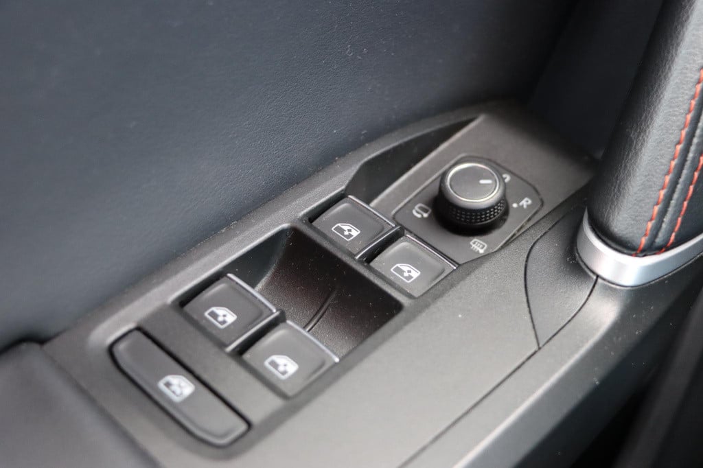 Seat Leon 1.5 tsi 150pk dsg fr launch edition