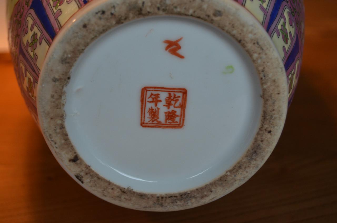 Mooie grote Chinese vaas, gesigneerd/gemerkt (2)