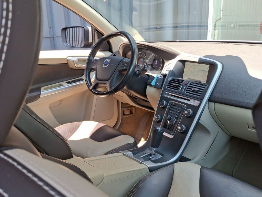 Volvo XC60 2.0 t5 kinetic xenon | leder | dealer onderhouden!