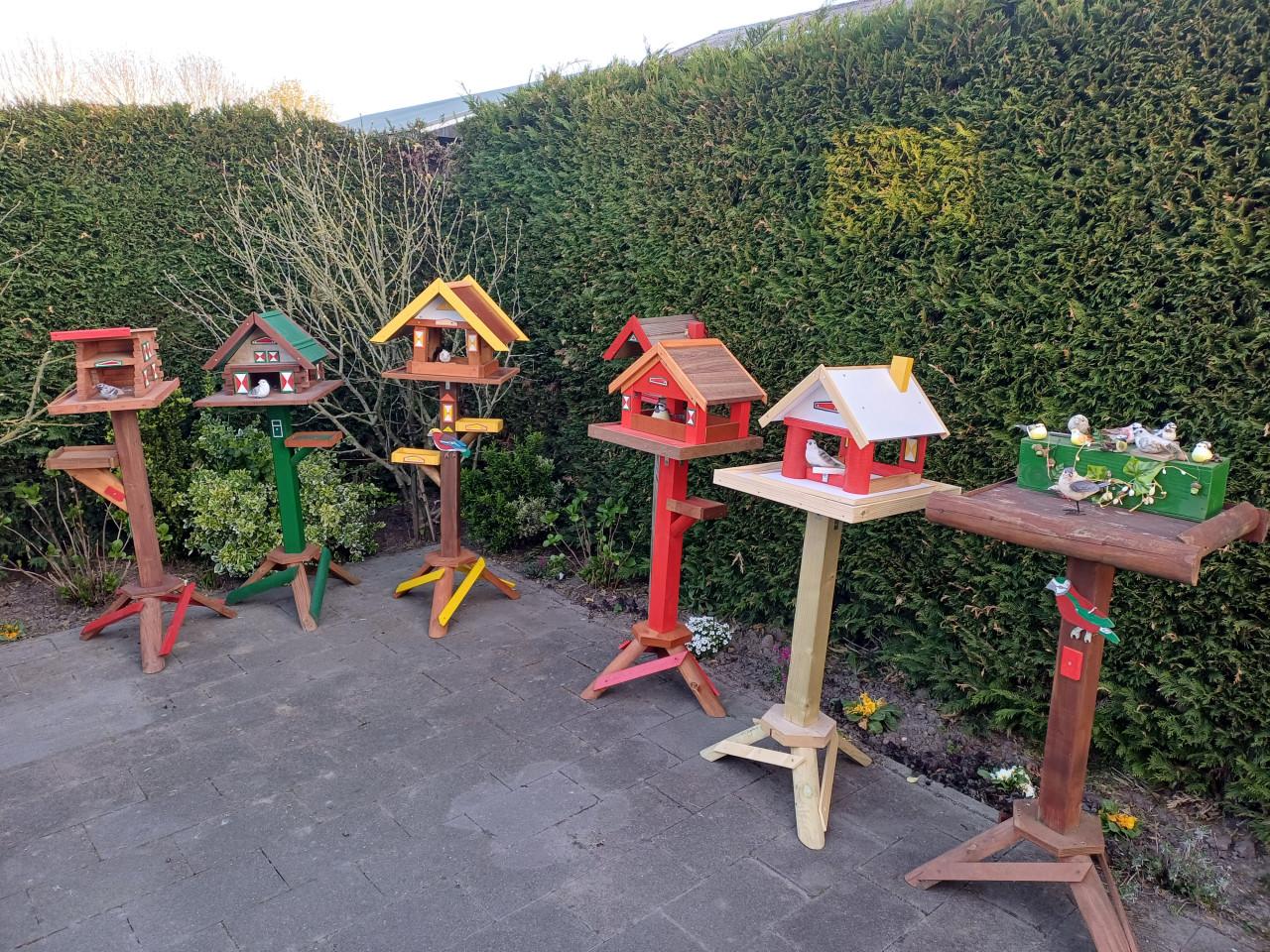 Poppenhuis  &  Aller hande Vogelhuisjes  [ zie  foto's  ]