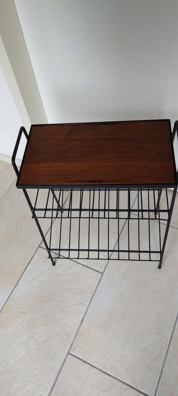 Vintage lectuurbak van zwart metaal met formica blad