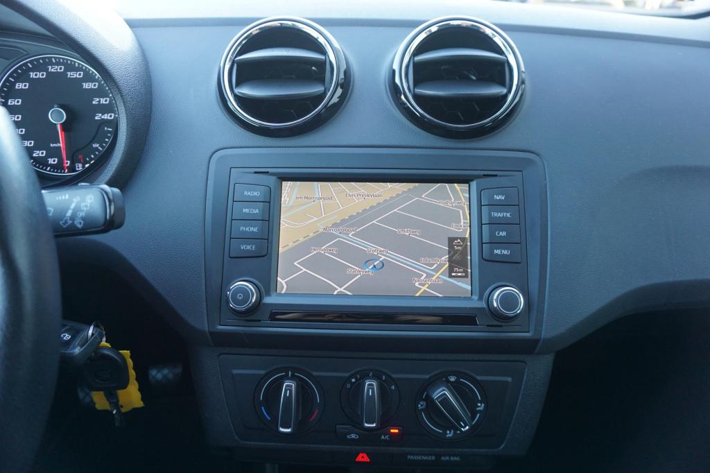 Seat Ibiza st 1.0 ecotsi style connect airco / navi / cruise / parkeersens.