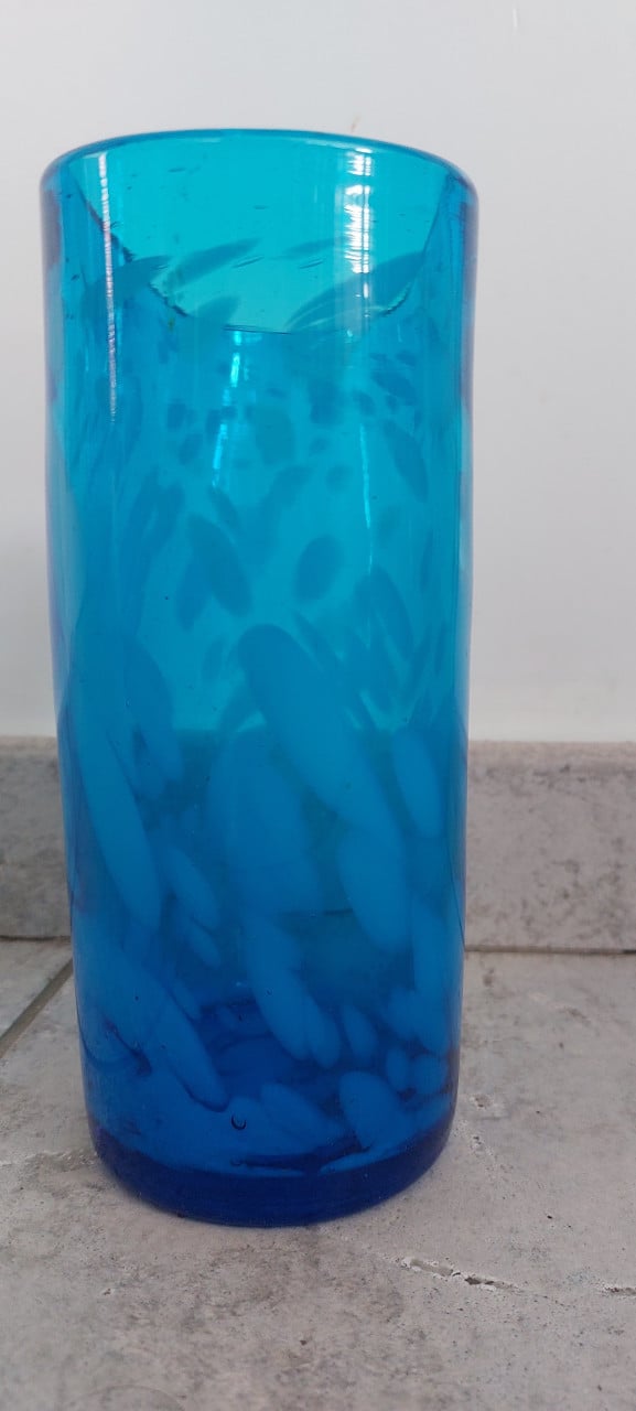 Blauwe glazen vaas