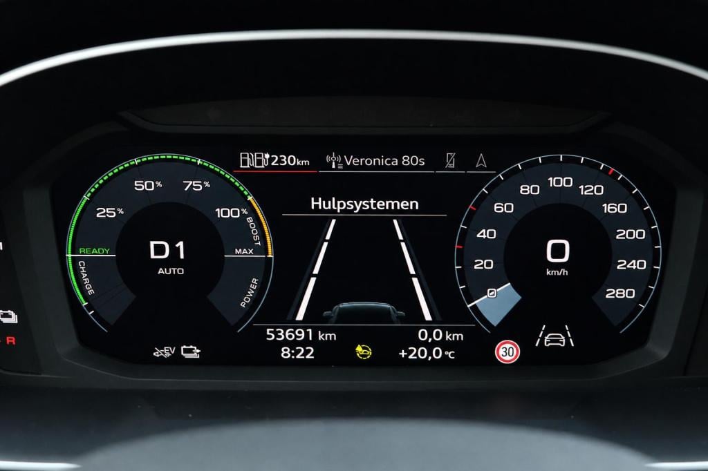 Audi Q3 45 tfsi e s edition 245pk s tronic | soh 99,7% |