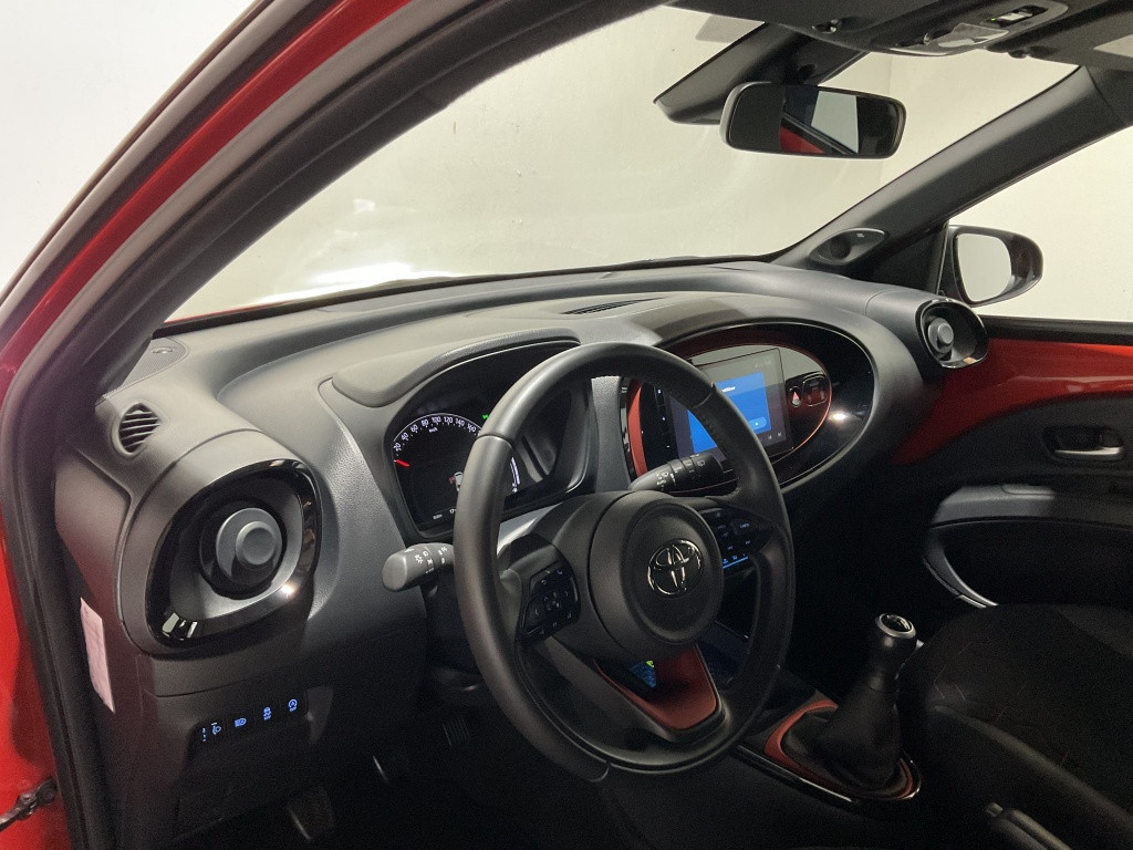 Toyota Aygo x 1.0 vvt-i mt envy | clima | navi | jbl | camera