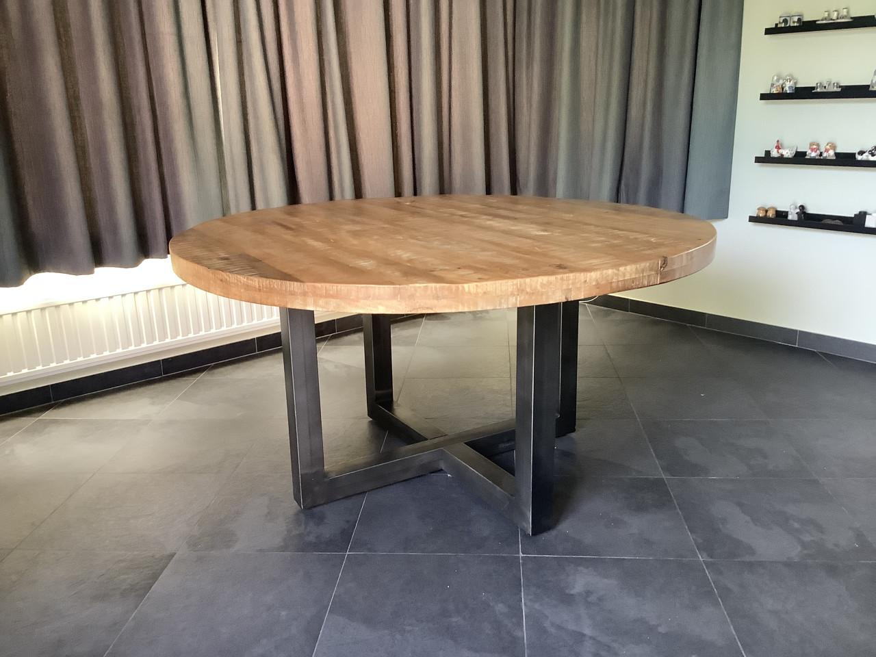 Robuuste ronde eettafel