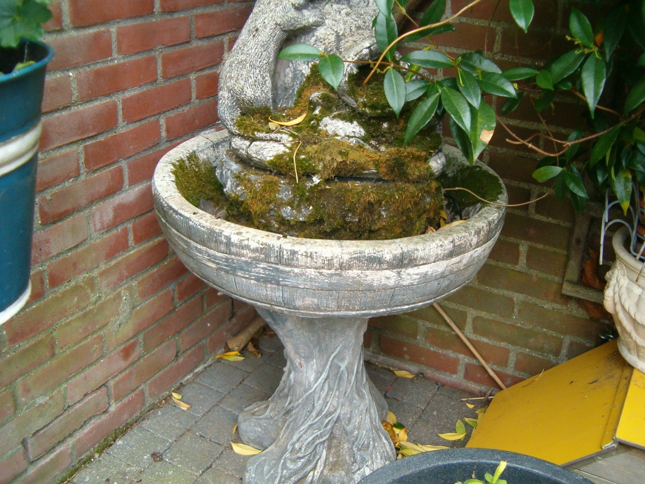 Prachtige  doorleefd Waterornament met Pompje