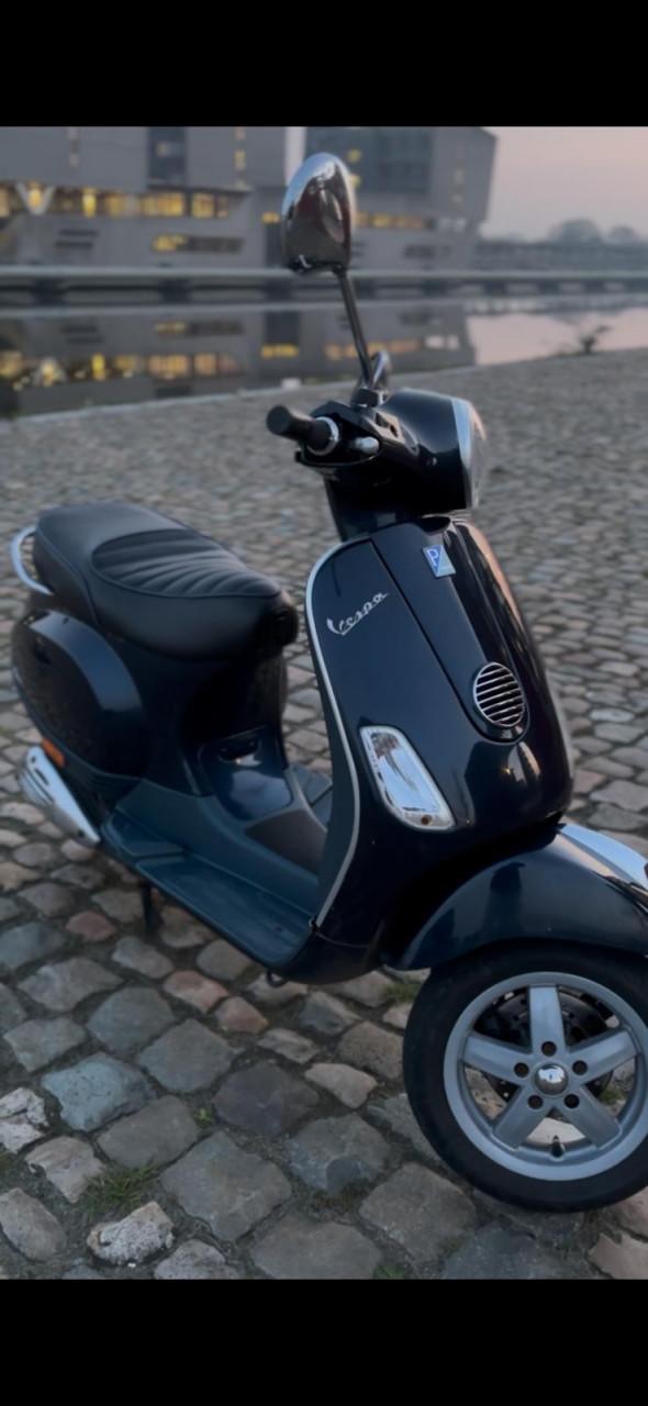 Vespa LX