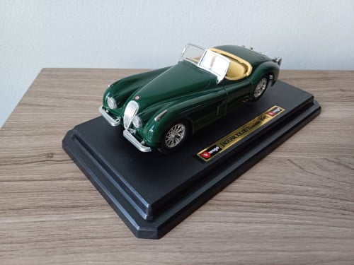 Jaguar XK120 Roadster (1948) - Bburago 1:24