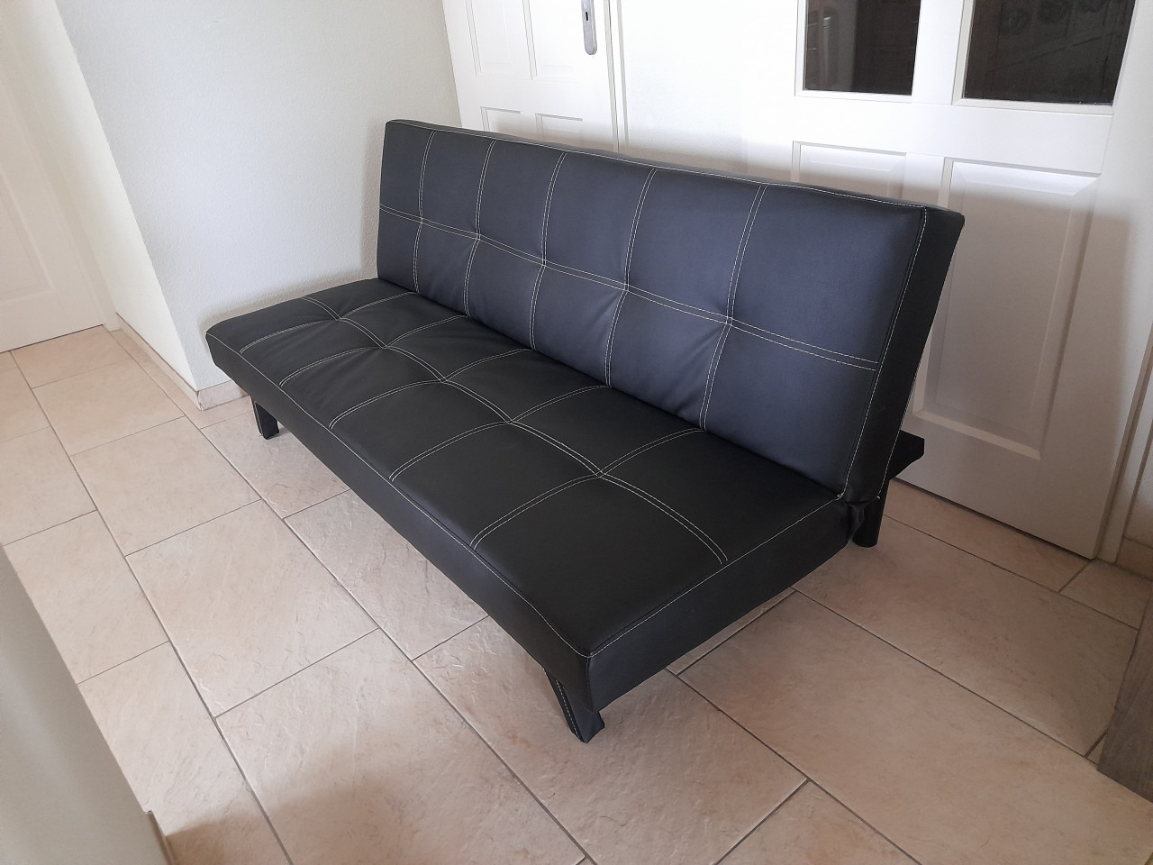 Slaap bank  180 x 105 x  77H ( in goede nette staat)