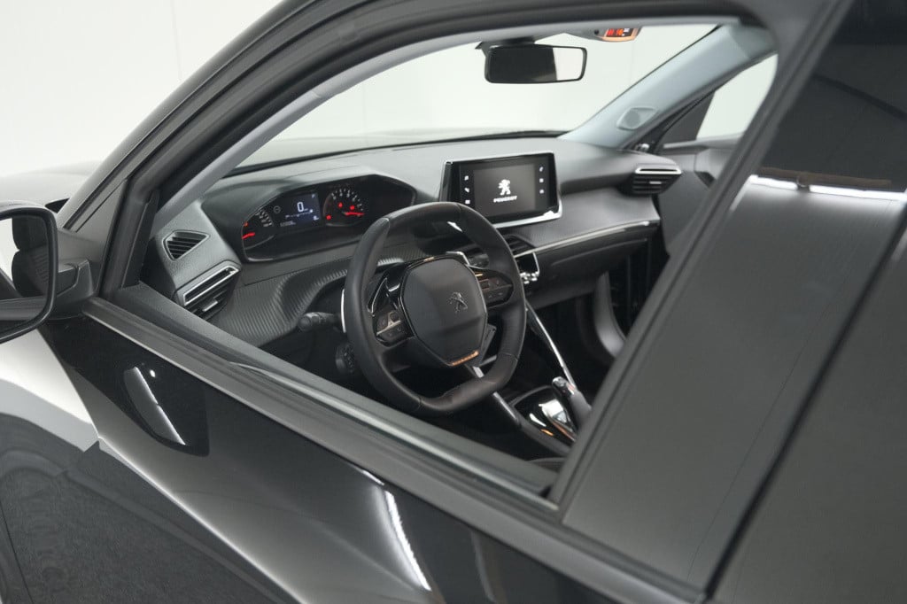 Peugeot 2008 puretech 130 eat8 active | parkeersensoren | navigatie | apple