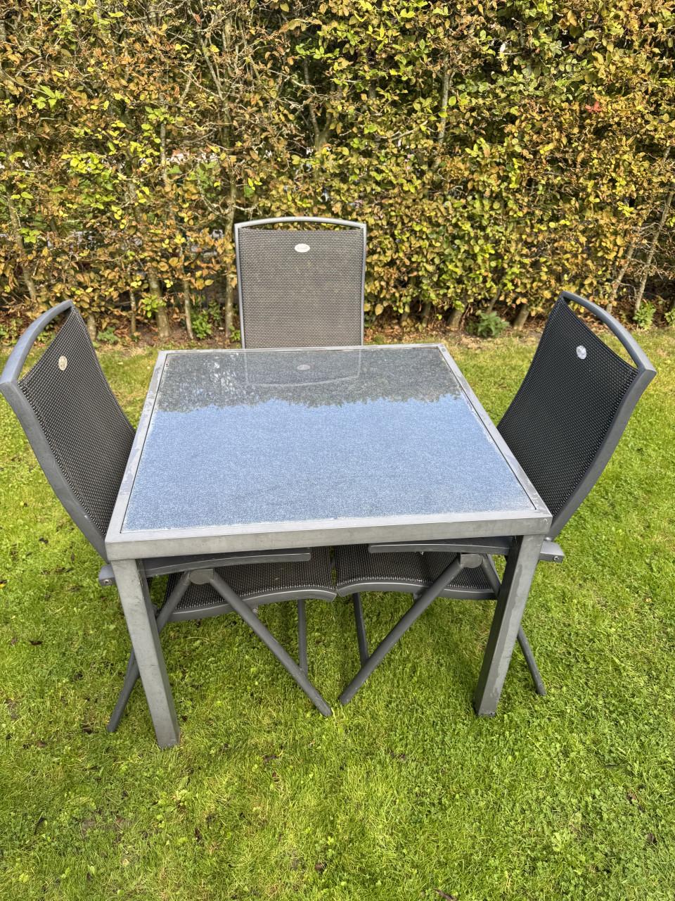 Gratis af te halen tuintafel