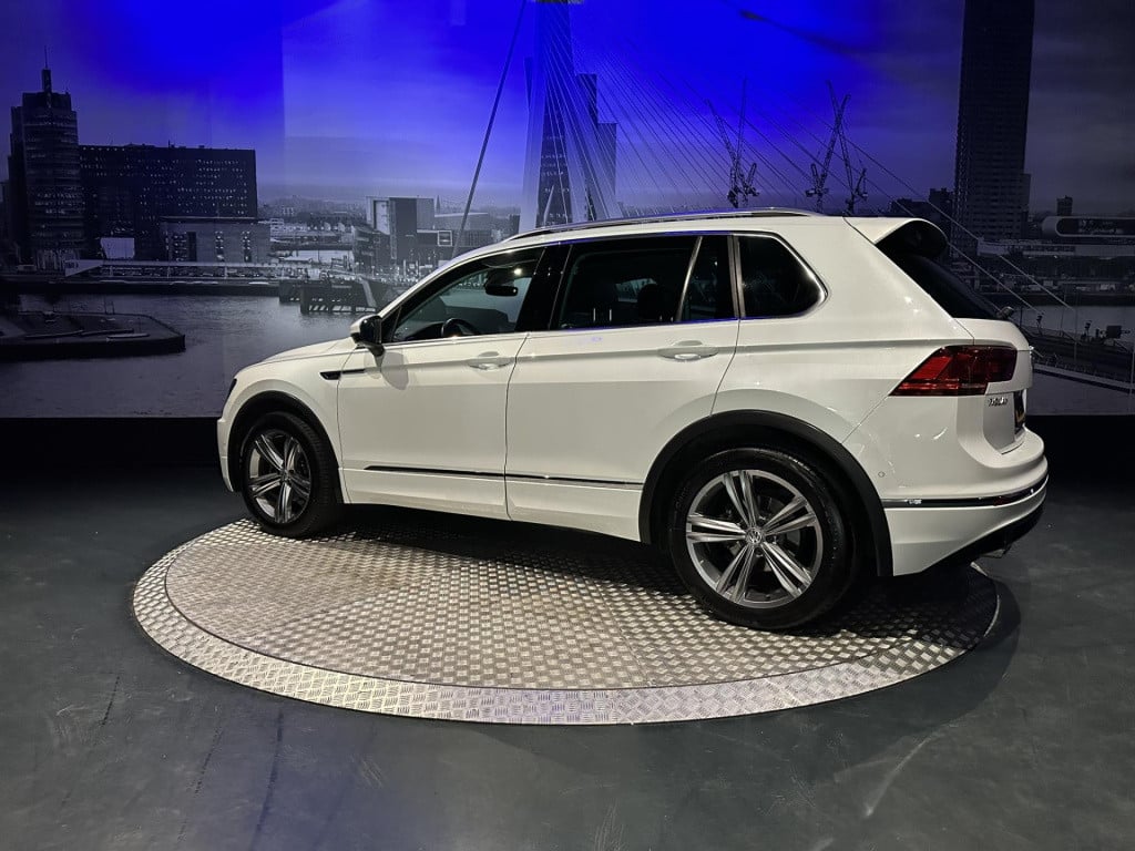 Volkswagen Tiguan 1.5 tsi act highline business r-line *topcomfortstoelen*p