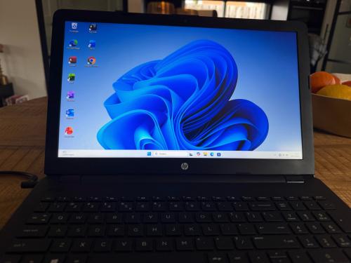 💻 HP 15 inch laptop – 16GB RAM – Office + muis – zeer netjes