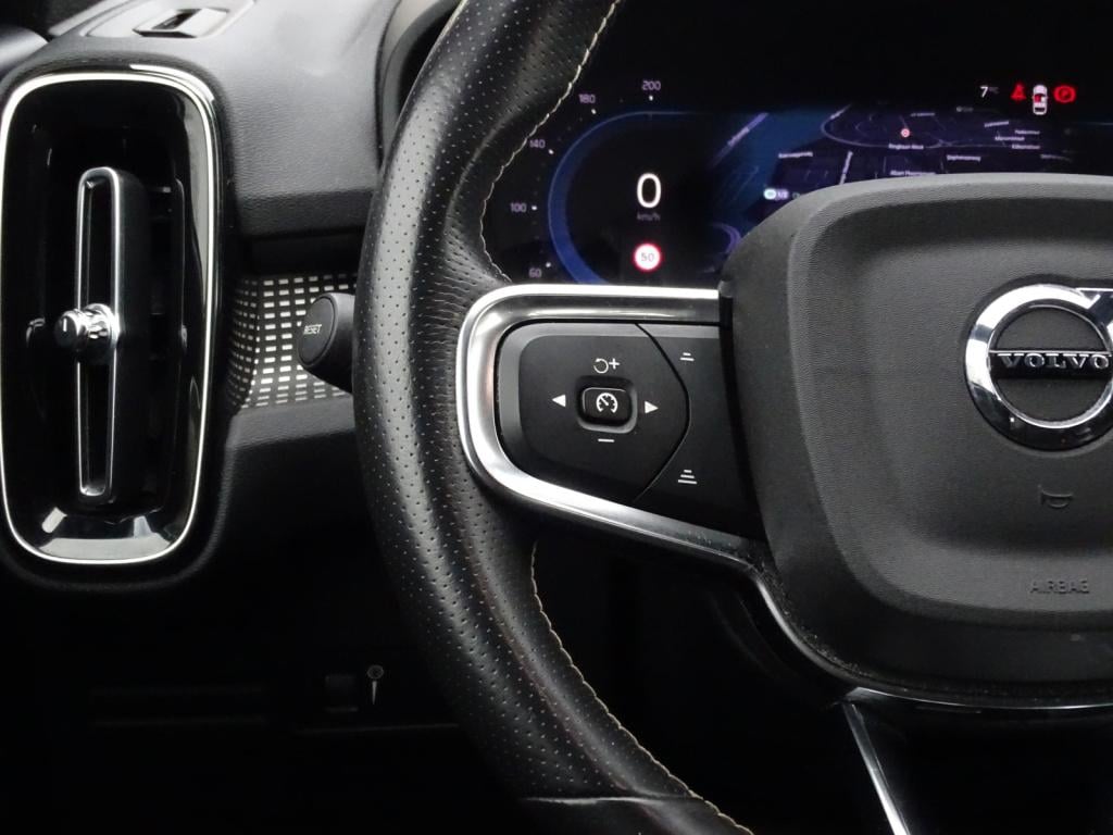 Volvo XC40 recharge p8 awd r-design